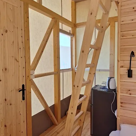 Kamp alanı Nirikos Spasmeni Vrisi