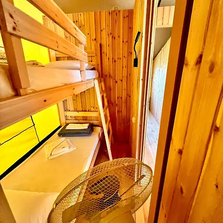 Nirikos Kamp alanı *