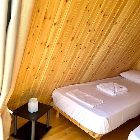 Kamp alanı Nirikos Spasmeni Vrisi