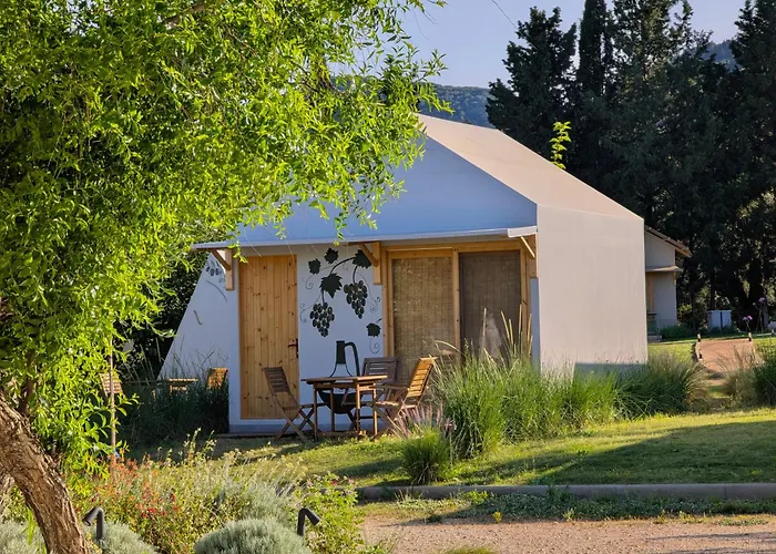 Nirikos Spasmeni Vrisi